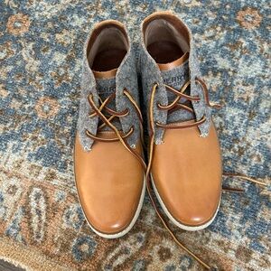 Sperry Men’s Tan and Gray Chukka Boots